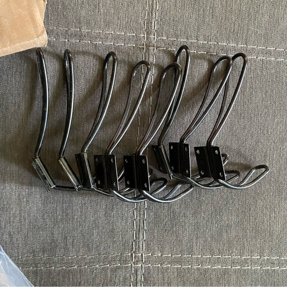 Entryway hooks - Picture 3 of 4